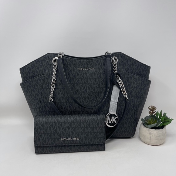 Michael Kors Handbags - Michael Kors JST Chain Large Shoulder Bag Set